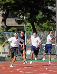 「生徒も教師も走る！走る！」 平成29年1月1日745号